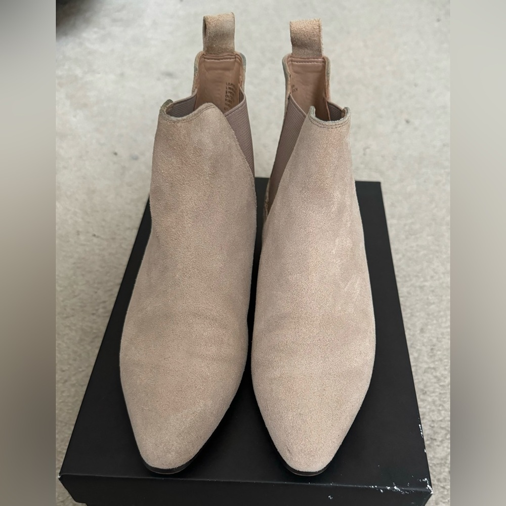 Banana Republic Everest Tan Suede Boots